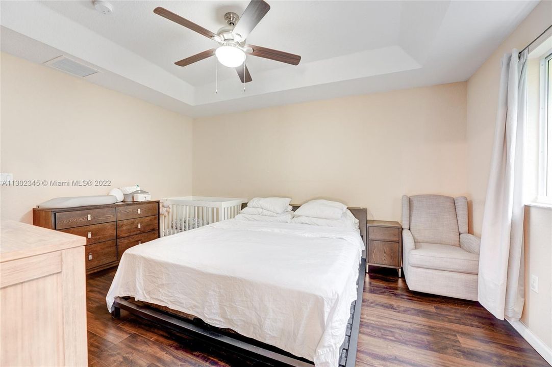 Недавно продано: $369,000 (3 спален, 2 ванн, 1716 Квадратных фут)