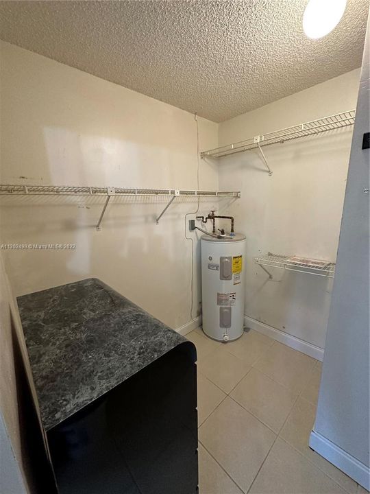 Vendido Recientemente: $320,000 (2 camas, 2 baños, 1092 Pies cuadrados)