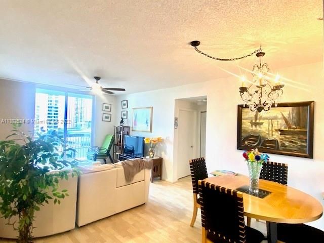 Recently Sold: $410,000 (2 beds, 2 baths, 930 Square Feet)