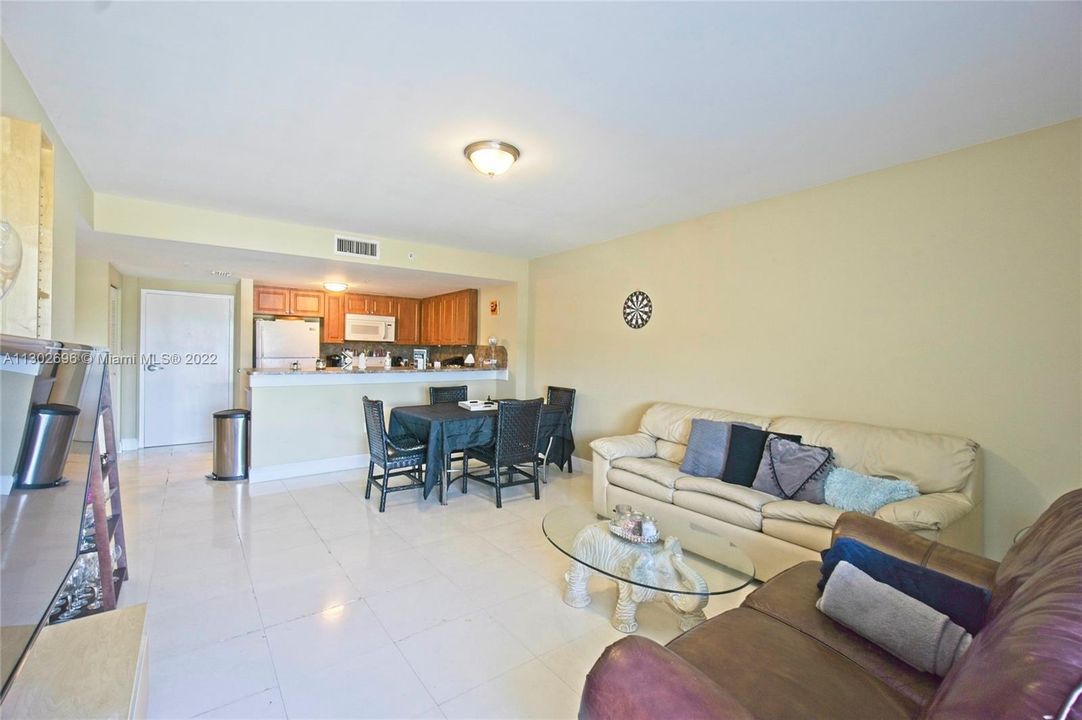 Recently Sold: $365,000 (1 beds, 1 baths, 843 Square Feet)