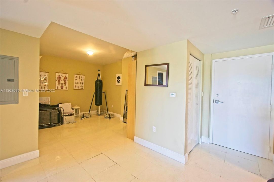 Recently Sold: $365,000 (1 beds, 1 baths, 843 Square Feet)