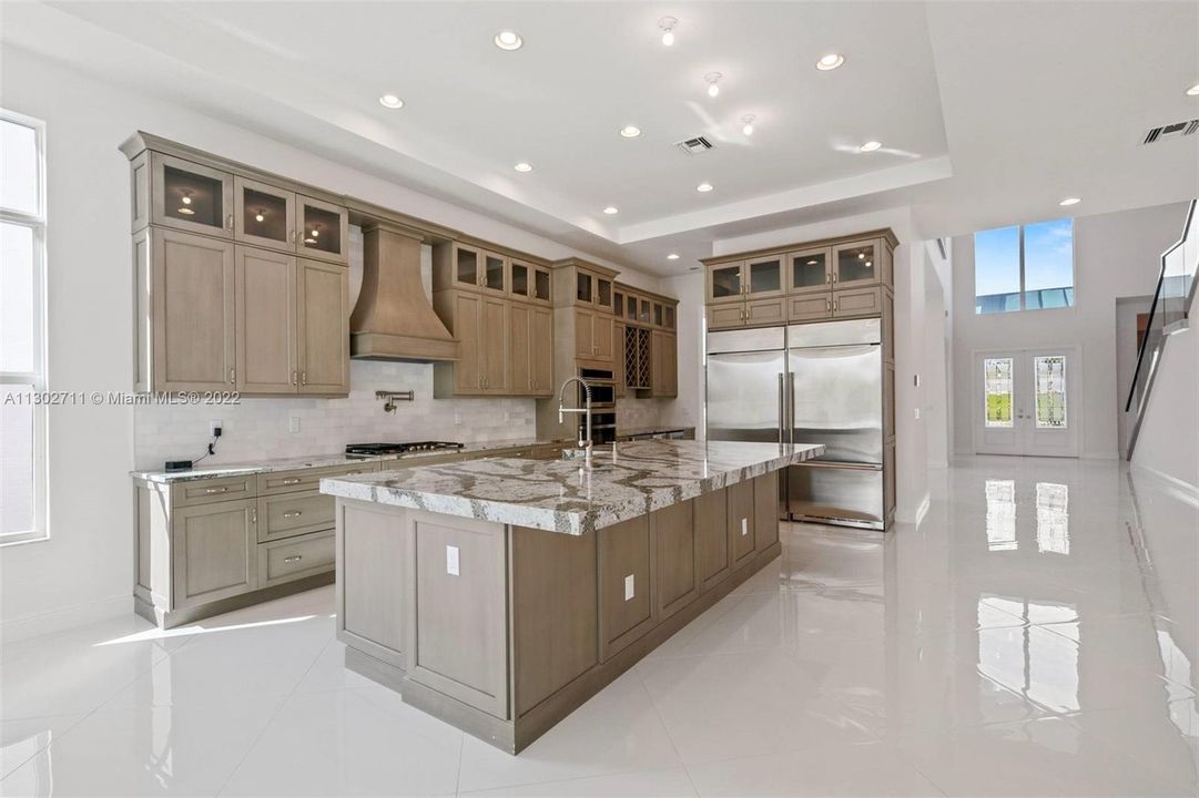 Recently Sold: $2,775,000 (5 beds, 5 baths, 5109 Square Feet)