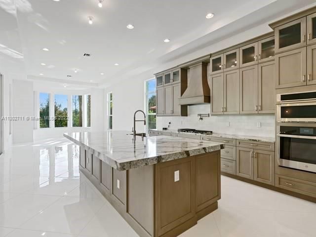 Recently Sold: $2,775,000 (5 beds, 5 baths, 5109 Square Feet)