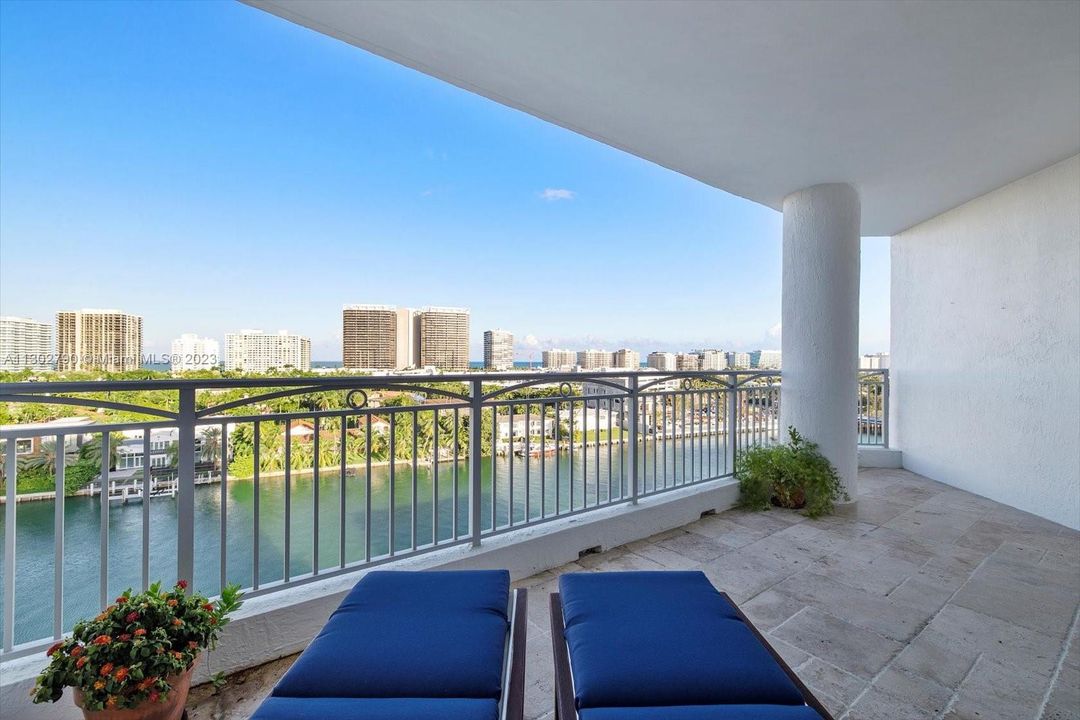 Recently Sold: $949,999 (2 beds, 2 baths, 1598 Square Feet)