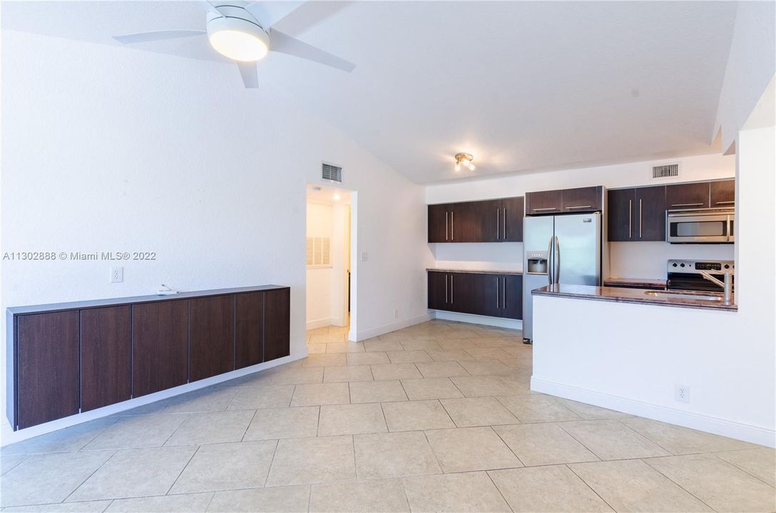 Recently Rented: $1,750 (1 beds, 1 baths, 805 Square Feet)