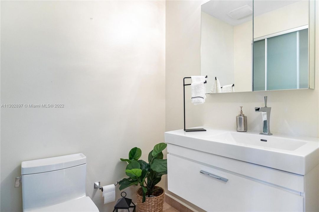 Recently Sold: $1,180,000 (2 beds, 2 baths, 1508 Square Feet)
