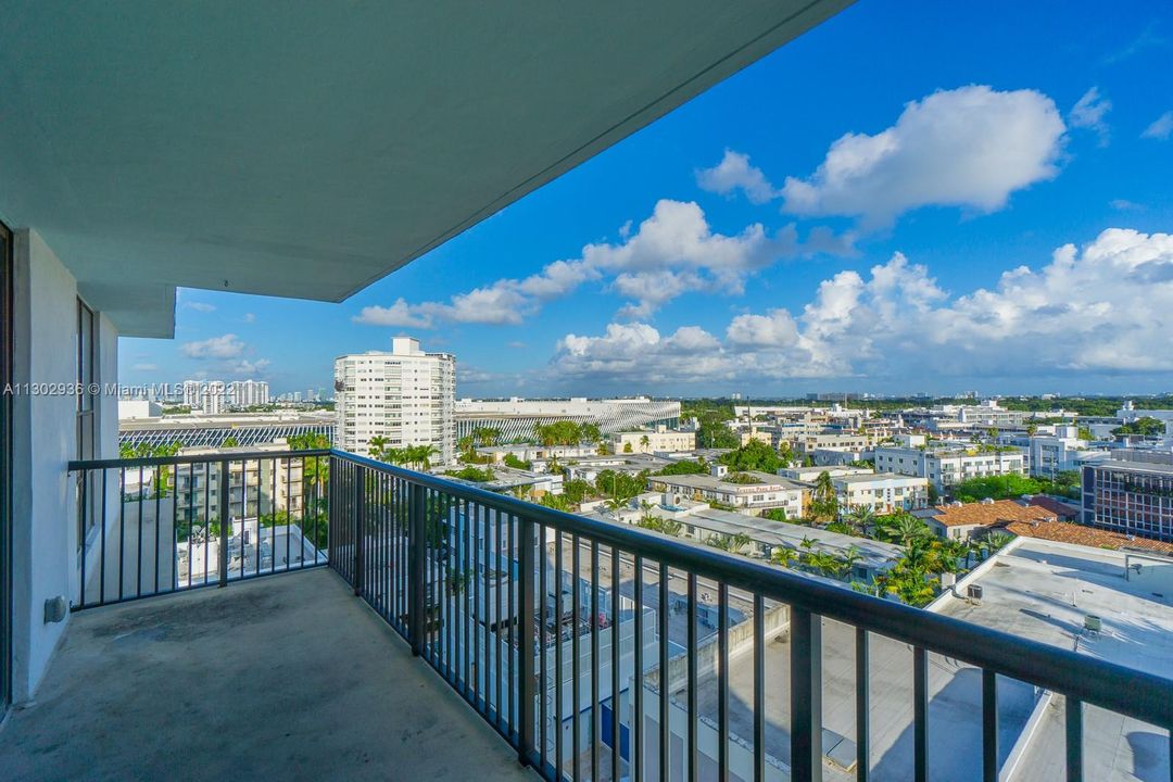 Recently Sold: $375,000 (1 beds, 1 baths, 912 Square Feet)