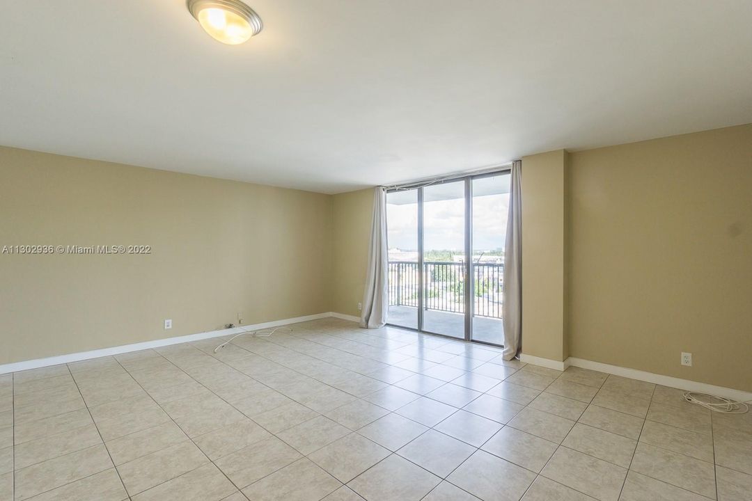 Recently Sold: $375,000 (1 beds, 1 baths, 912 Square Feet)