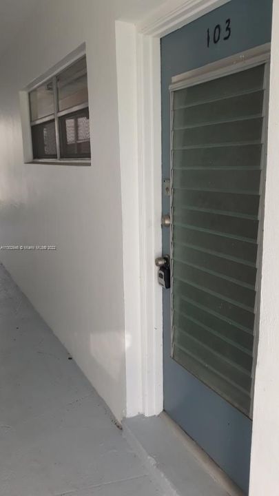 For Sale: $99,000 (1 beds, 1 baths, 560 Square Feet)