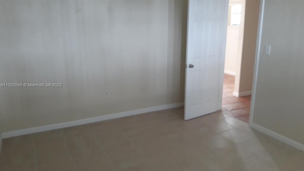 For Sale: $99,000 (1 beds, 1 baths, 560 Square Feet)