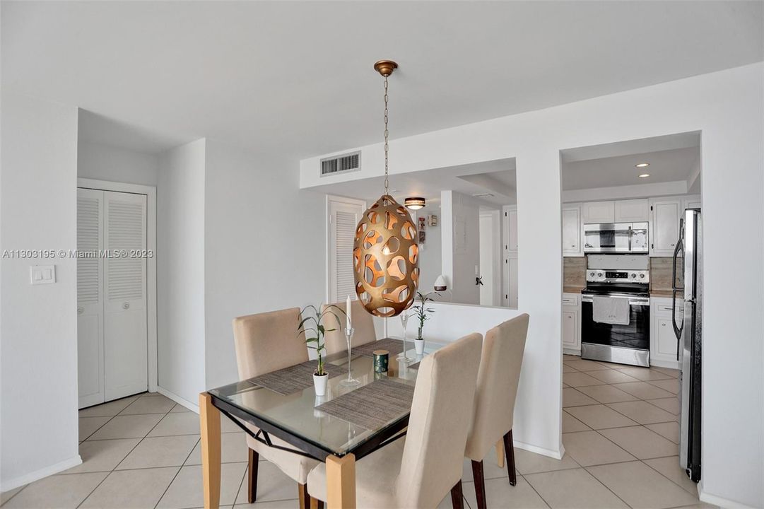 Recently Sold: $259,000 (1 beds, 2 baths, 1005 Square Feet)