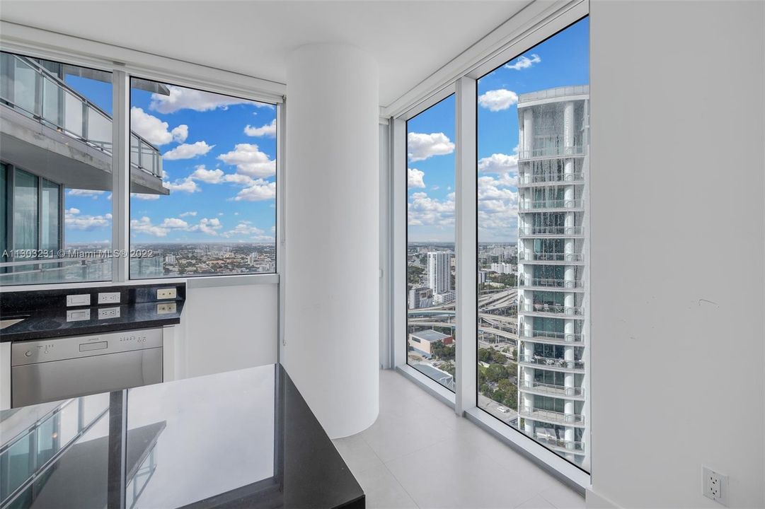 Recently Sold: $650,000 (2 beds, 2 baths, 1389 Square Feet)