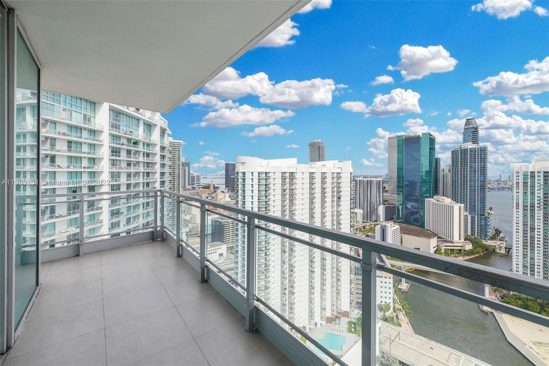 Active With Contract: $650,000 (2 beds, 2 baths, 1389 Square Feet)