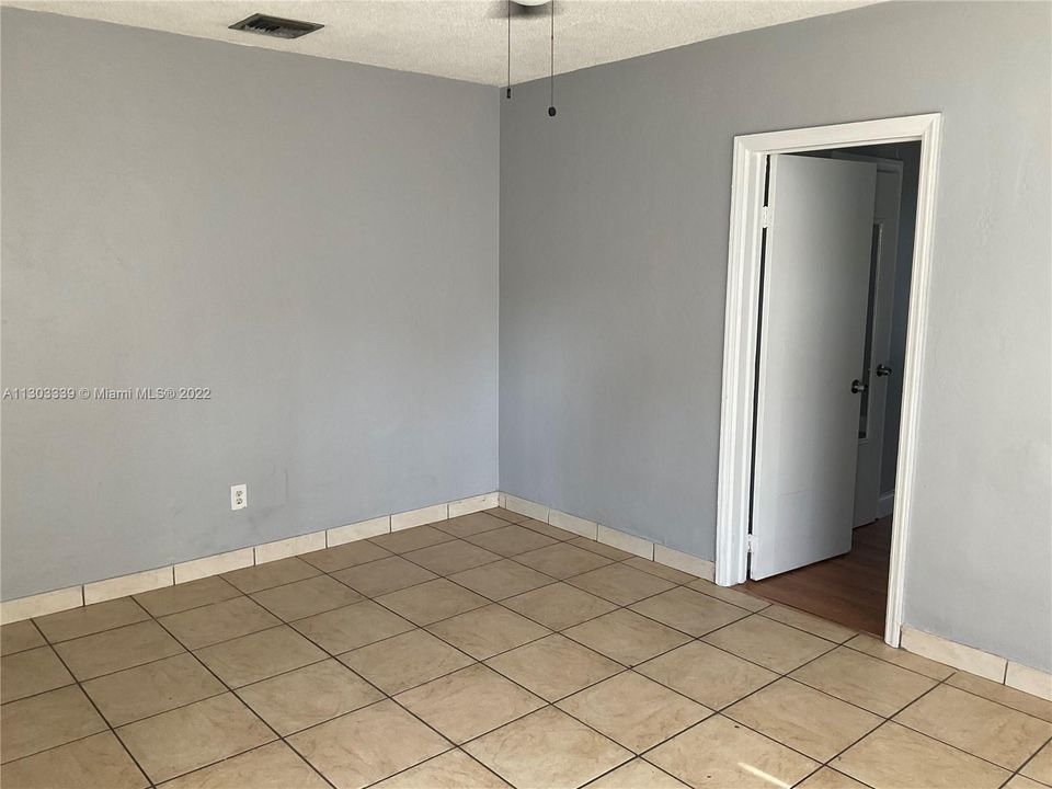 Recently Rented: $1,700 (2 beds, 1 baths, 2346 Square Feet)