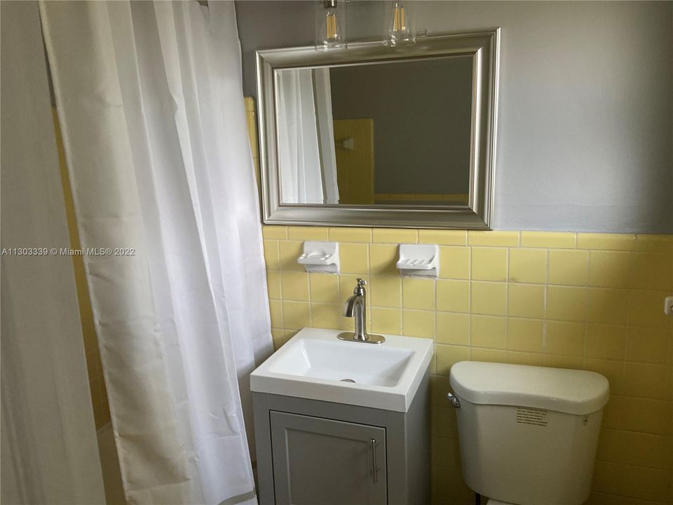 Недавно арендовано: $1,700 (2 спален, 1 ванн, 2346 Квадратных фут)