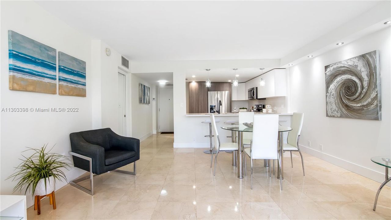 Recently Sold: $670,000 (2 beds, 2 baths, 1362 Square Feet)