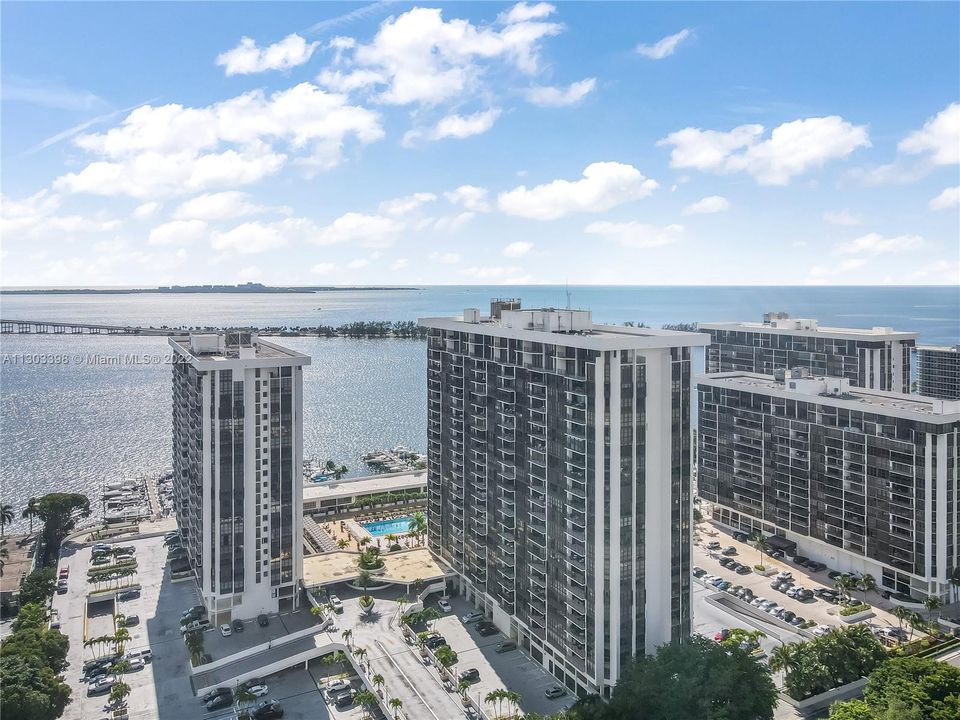 Recently Sold: $670,000 (2 beds, 2 baths, 1362 Square Feet)
