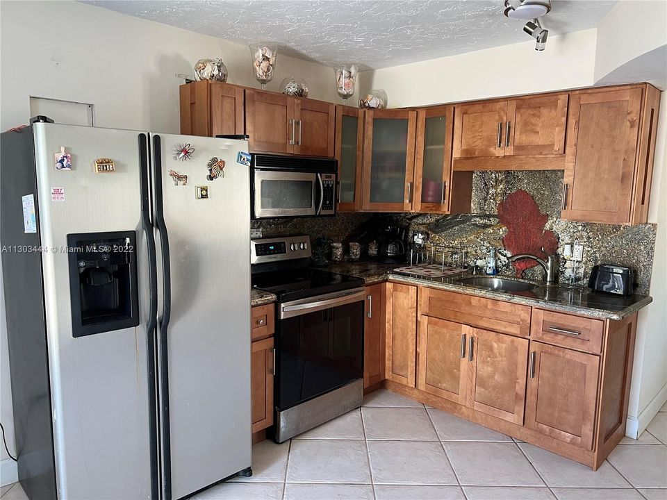 Recently Rented: $5,700 (4 beds, 2 baths, 1998 Square Feet)
