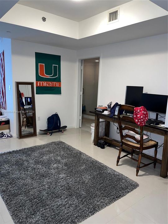 Recently Sold: $434,500 (1 beds, 1 baths, 806 Square Feet)