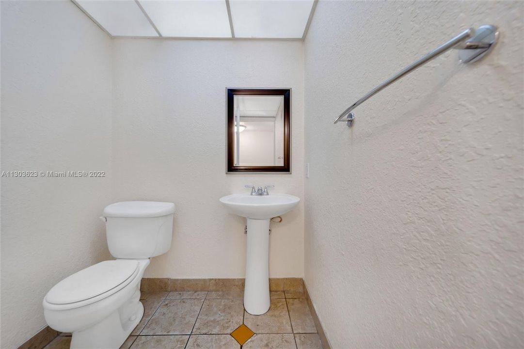 最近售出: $274,900 (1 贝兹, 1 浴室, 740 平方英尺)