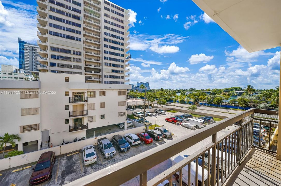 Recently Sold: $274,900 (1 beds, 1 baths, 740 Square Feet)
