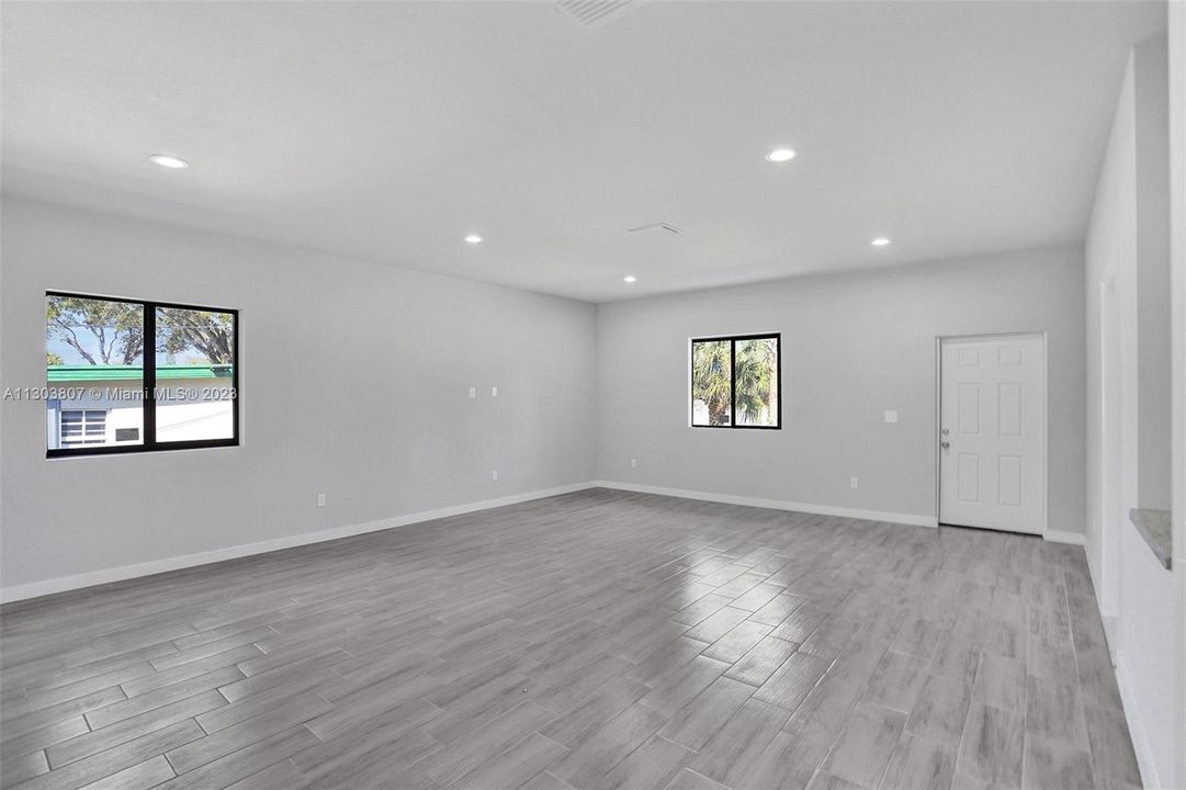 Vendido Recientemente: $400,000 (3 camas, 2 baños, 1889 Pies cuadrados)