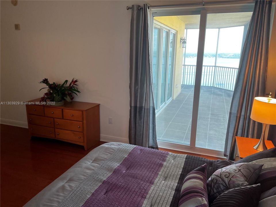 Vendido Recientemente: $449,000 (3 camas, 2 baños, 1721 Pies cuadrados)