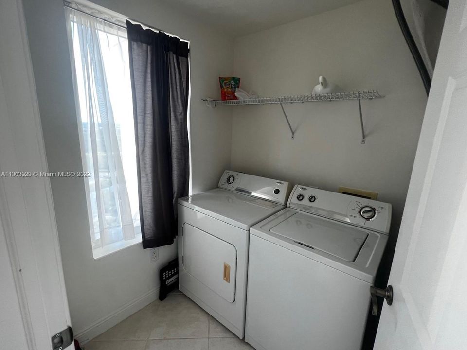 Vendido Recientemente: $449,000 (3 camas, 2 baños, 1721 Pies cuadrados)