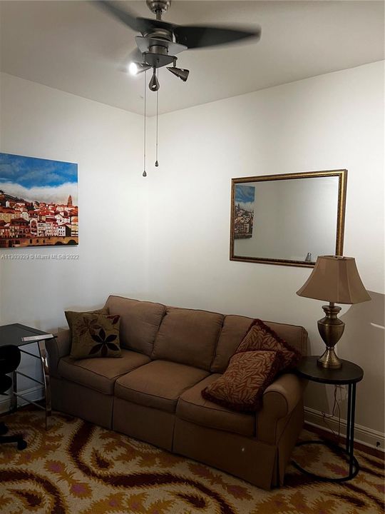 Vendido Recientemente: $449,000 (3 camas, 2 baños, 1721 Pies cuadrados)