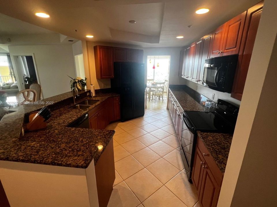 Vendido Recientemente: $449,000 (3 camas, 2 baños, 1721 Pies cuadrados)