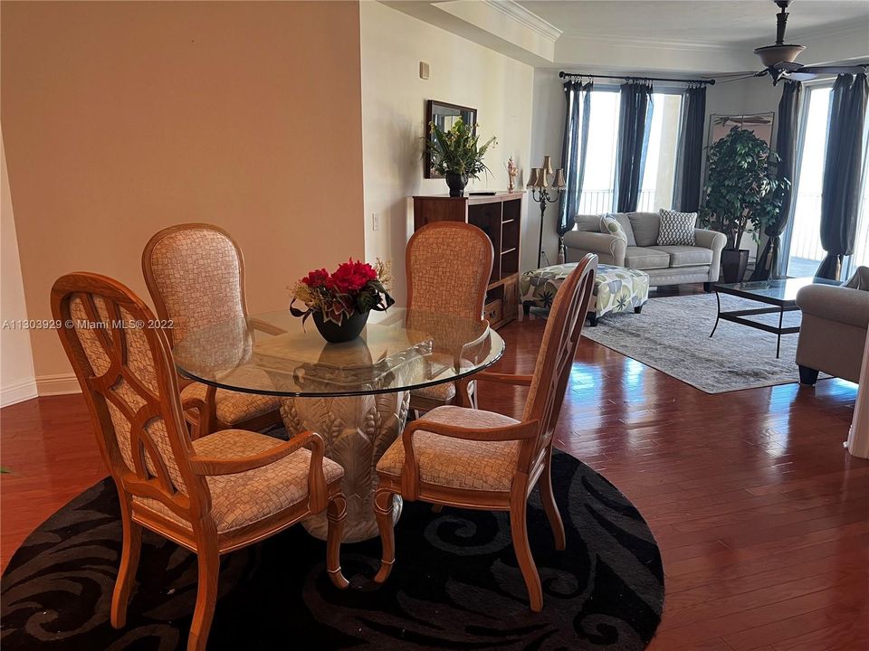 Vendido Recientemente: $449,000 (3 camas, 2 baños, 1721 Pies cuadrados)