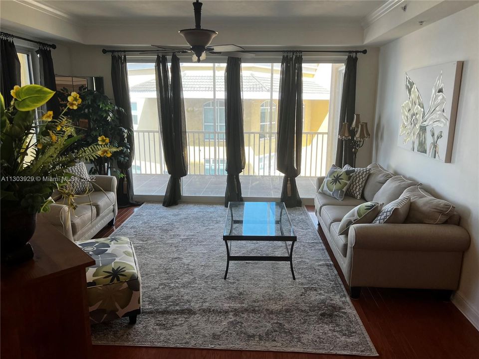 Vendido Recientemente: $449,000 (3 camas, 2 baños, 1721 Pies cuadrados)