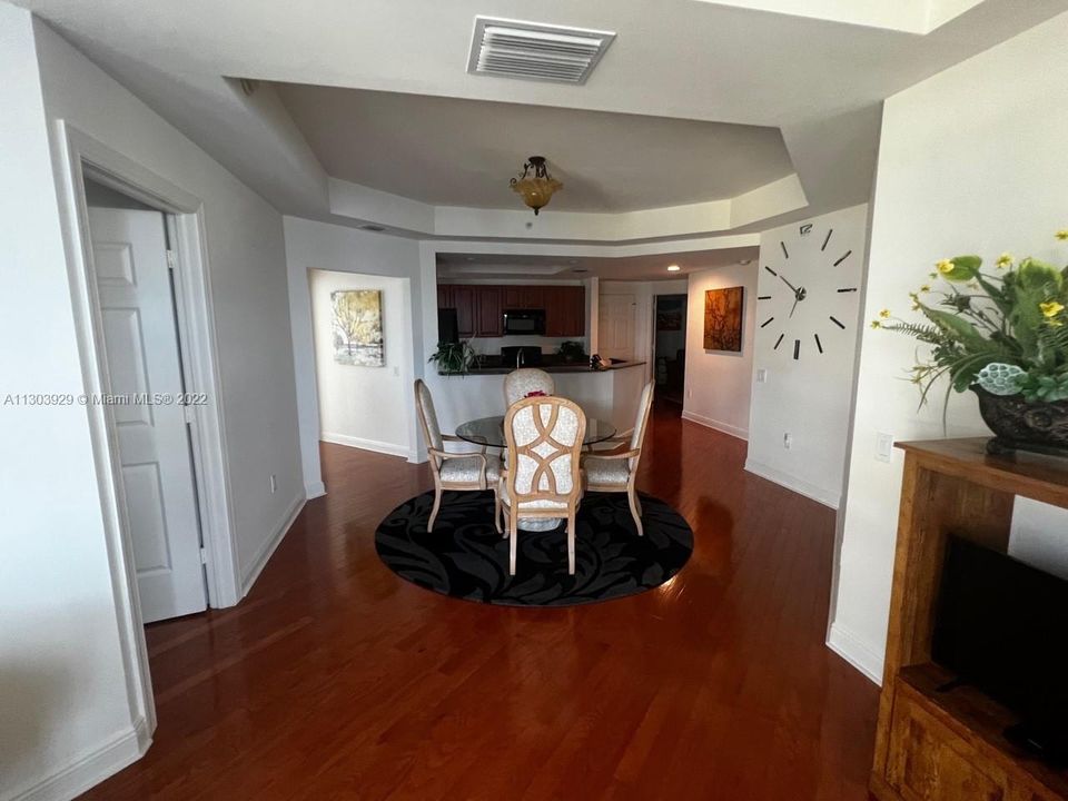 Vendido Recientemente: $449,000 (3 camas, 2 baños, 1721 Pies cuadrados)