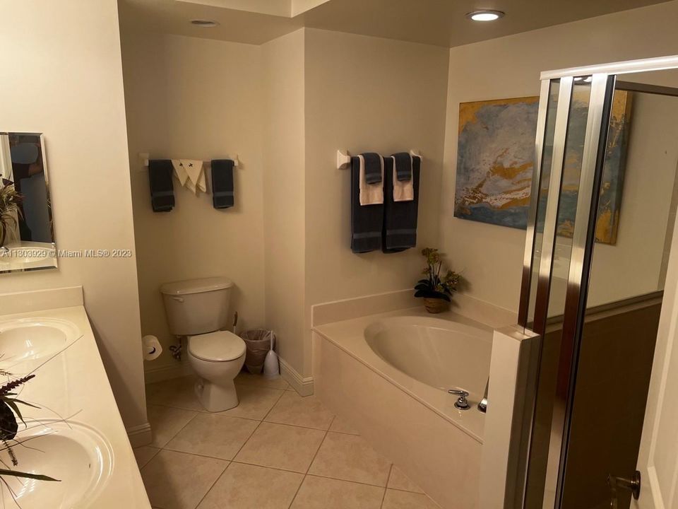 Vendido Recientemente: $449,000 (3 camas, 2 baños, 1721 Pies cuadrados)