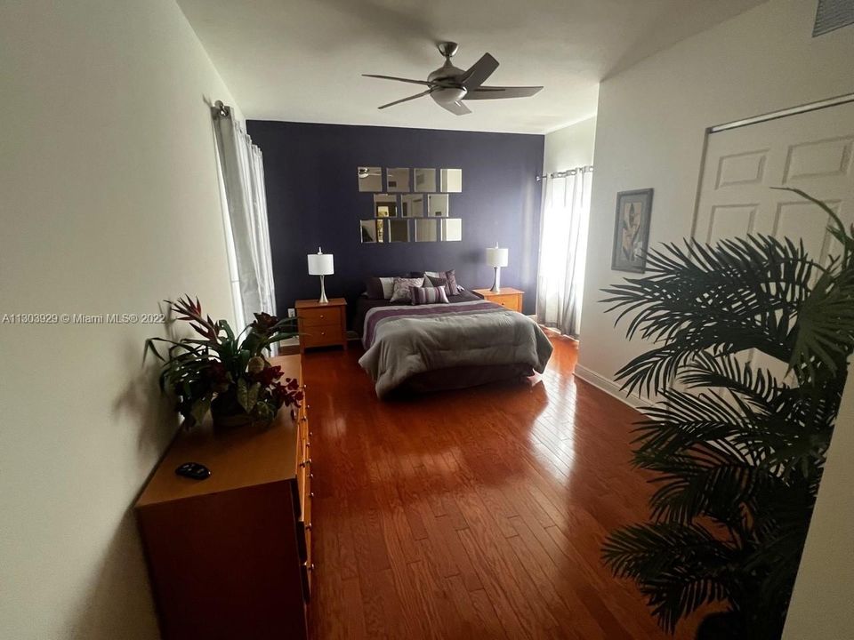 Vendido Recientemente: $449,000 (3 camas, 2 baños, 1721 Pies cuadrados)