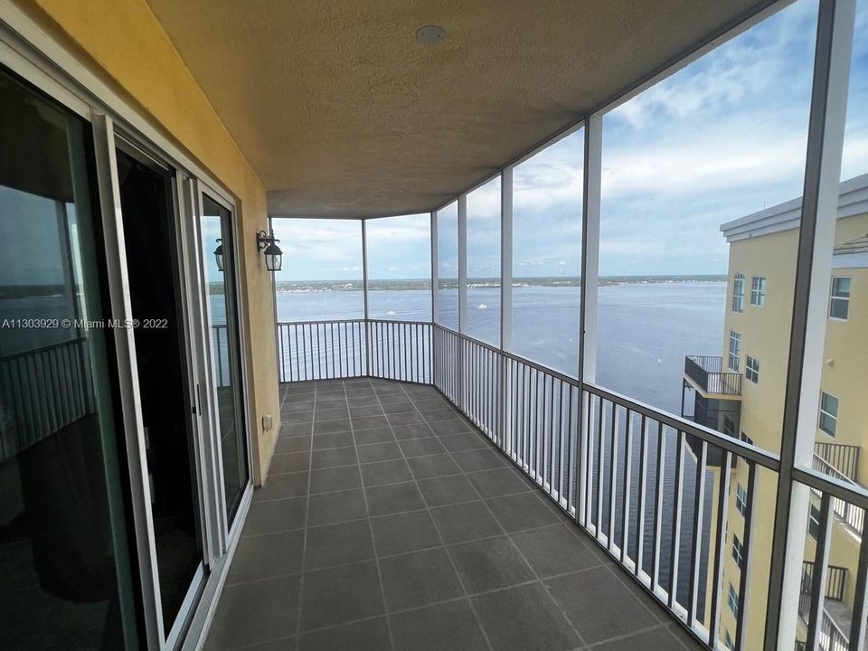 Vendido Recientemente: $449,000 (3 camas, 2 baños, 1721 Pies cuadrados)