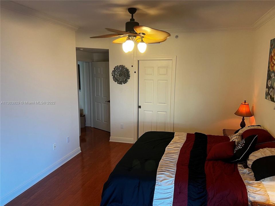 Vendido Recientemente: $449,000 (3 camas, 2 baños, 1721 Pies cuadrados)
