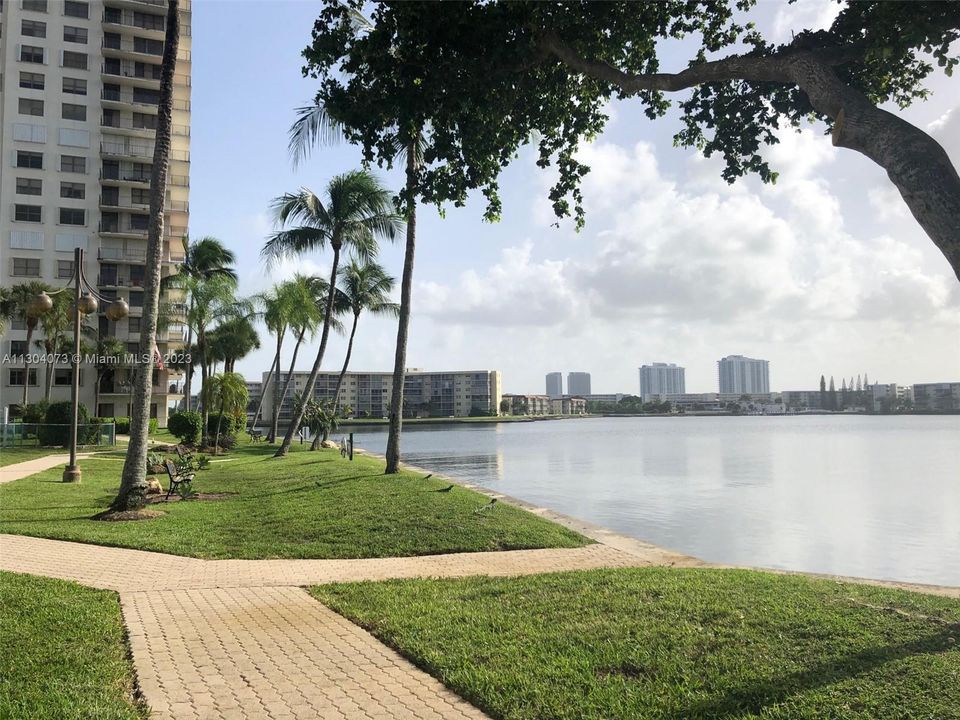 Recently Sold: $325,000 (2 beds, 2 baths, 1293 Square Feet)