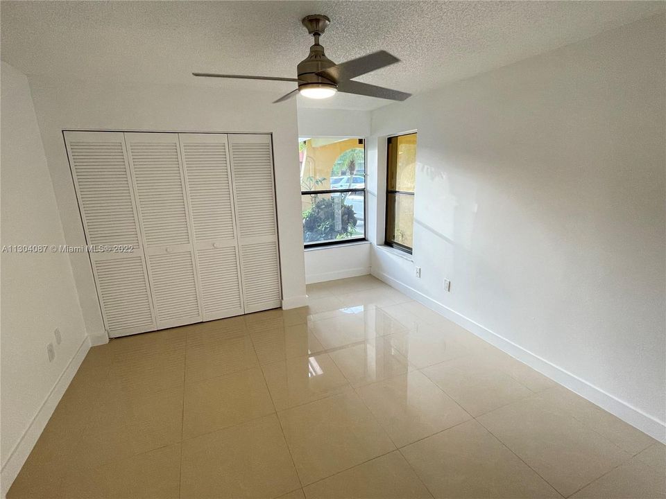 Recently Rented: $3,000 (2 beds, 2 baths, 1265 Square Feet)