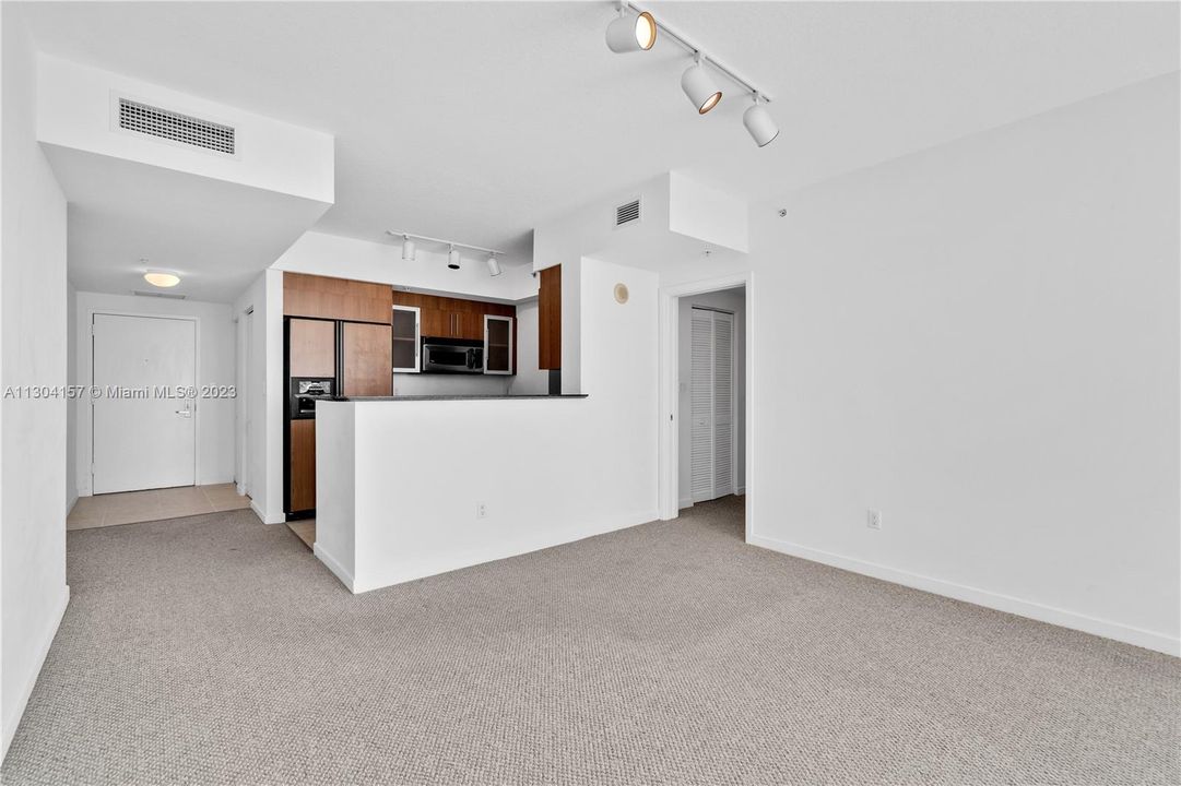 Recently Sold: $490,000 (1 beds, 1 baths, 868 Square Feet)