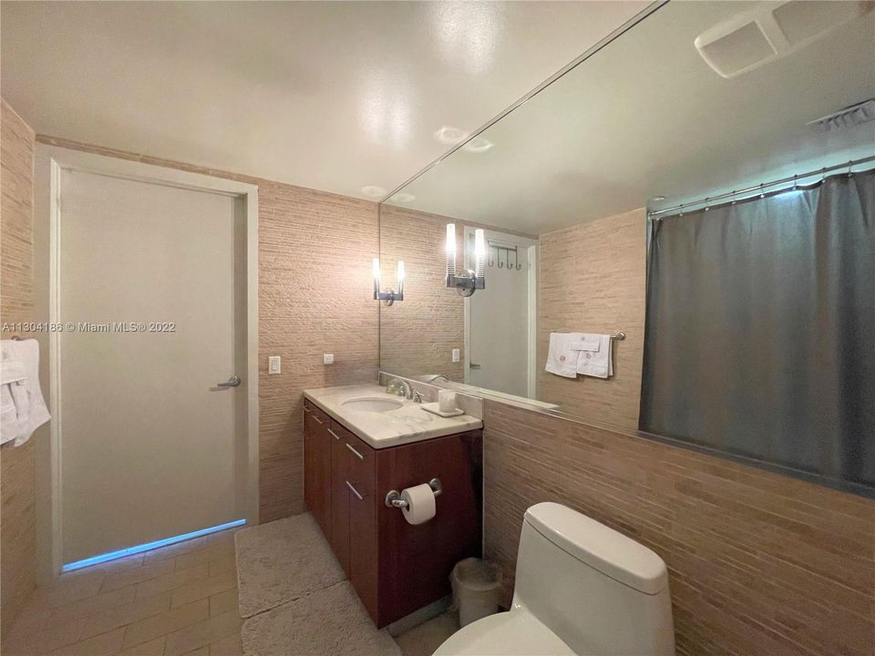 最近售出: $545,000 (2 贝兹, 1 浴室, 952 平方英尺)