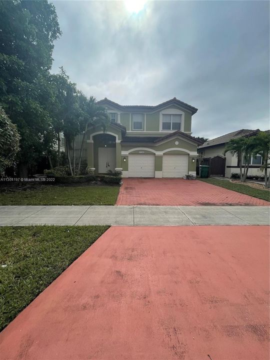 Recently Sold: $690,000 (4 beds, 3 baths, 2627 Square Feet)