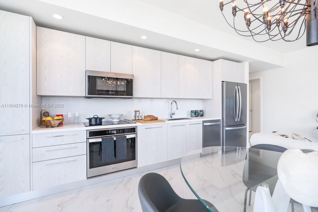 Recently Sold: $618,000 (2 beds, 2 baths, 1003 Square Feet)