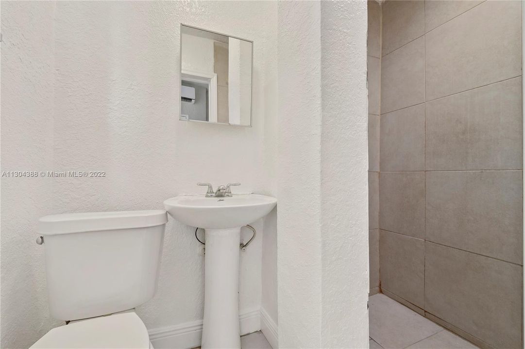 最近租的: $1,950 (2 贝兹, 1 浴室, 800 平方英尺)