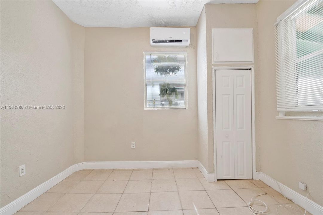 Recently Rented: $1,950 (2 beds, 1 baths, 800 Square Feet)