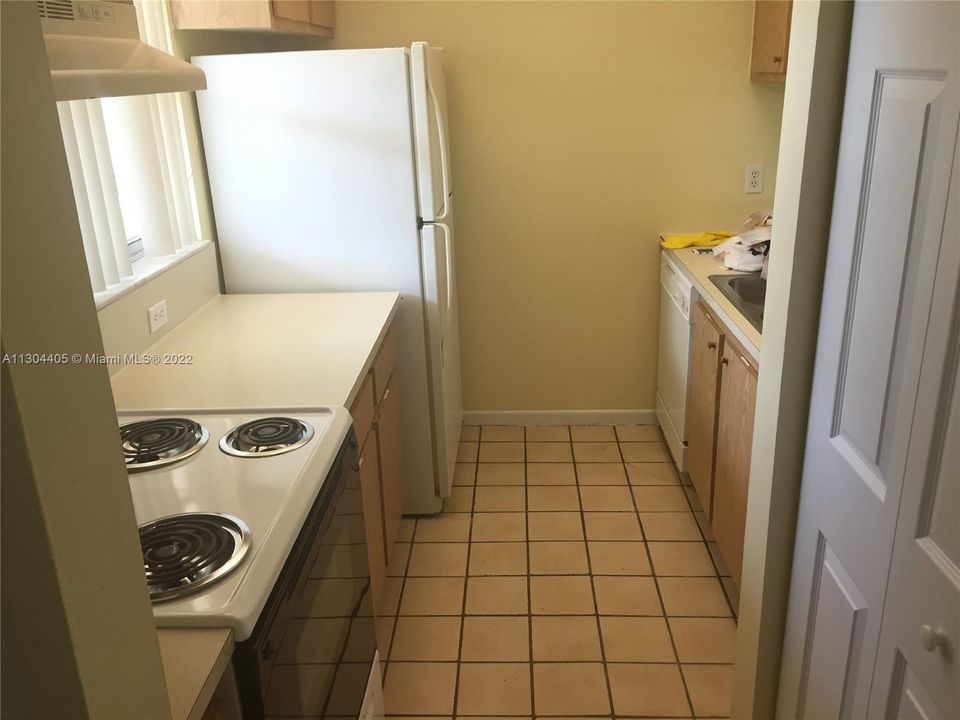 Recently Rented: $1,900 (2 beds, 2 baths, 767 Square Feet)