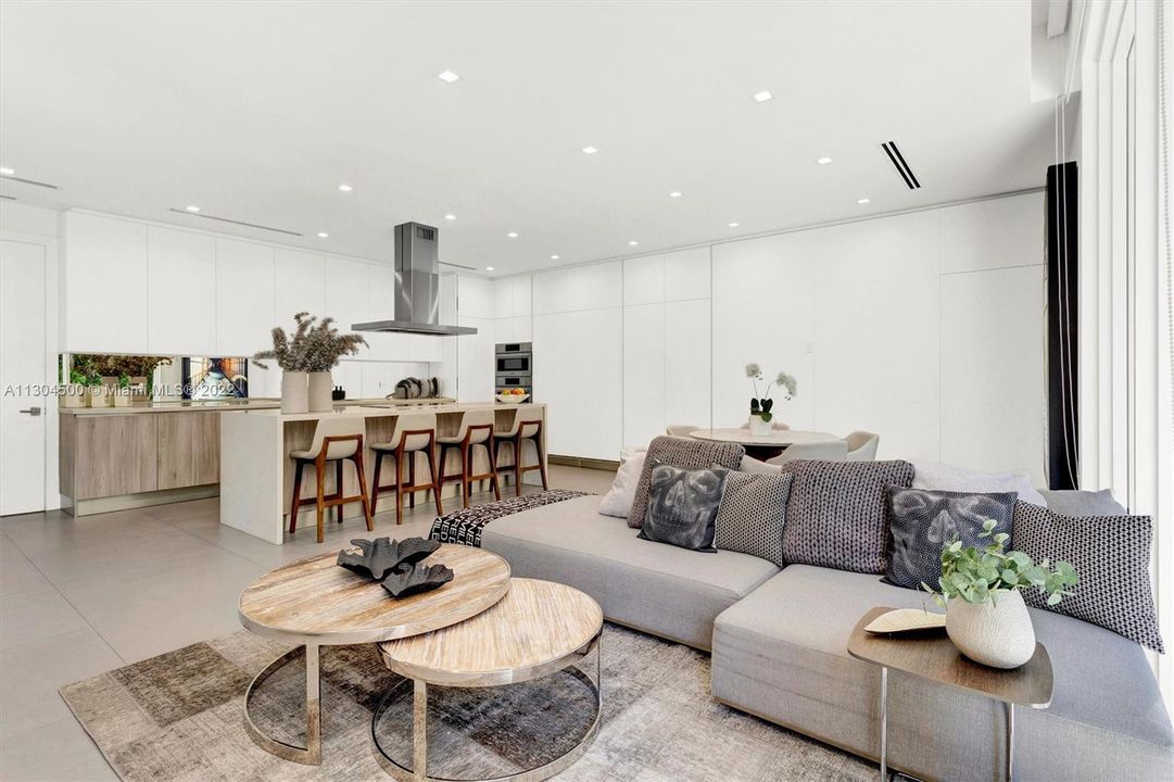 Active With Contract: $7,400,000 (7 beds, 7 baths, 4565 Square Feet)