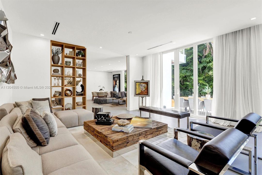 Active With Contract: $7,400,000 (7 beds, 7 baths, 4565 Square Feet)