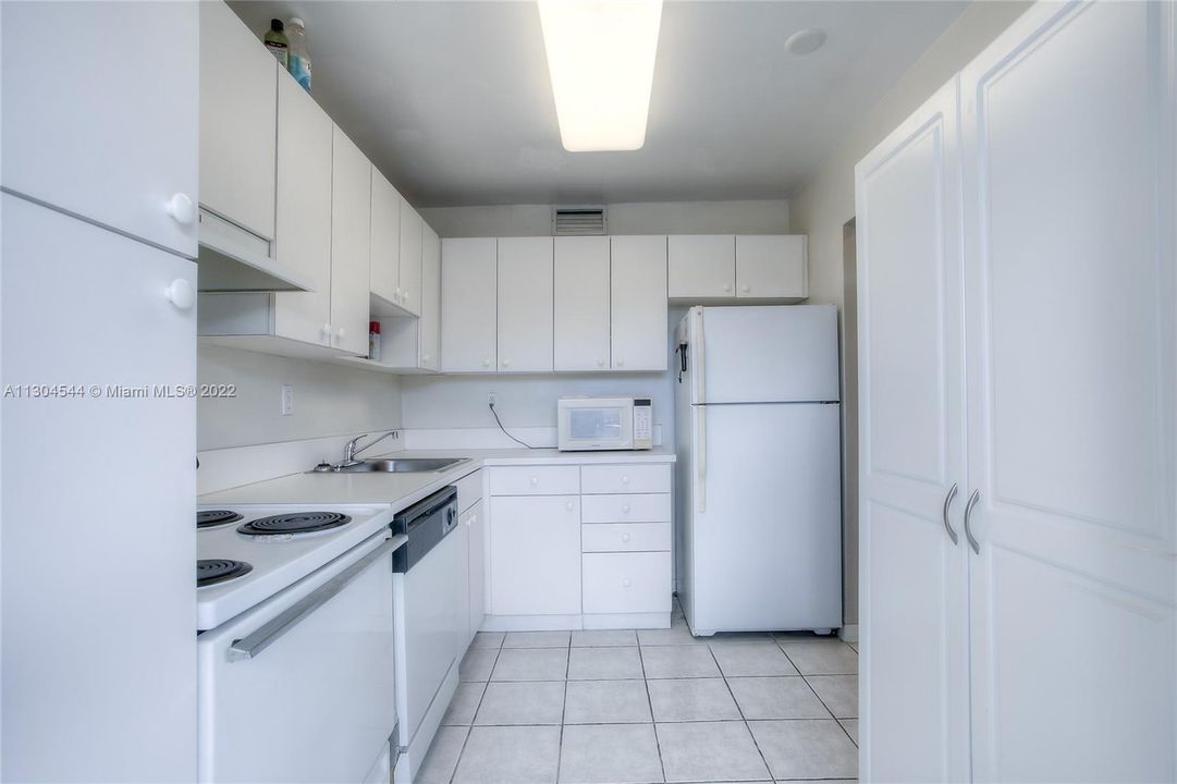 Vendido Recientemente: $260,000 (2 camas, 2 baños, 980 Pies cuadrados)