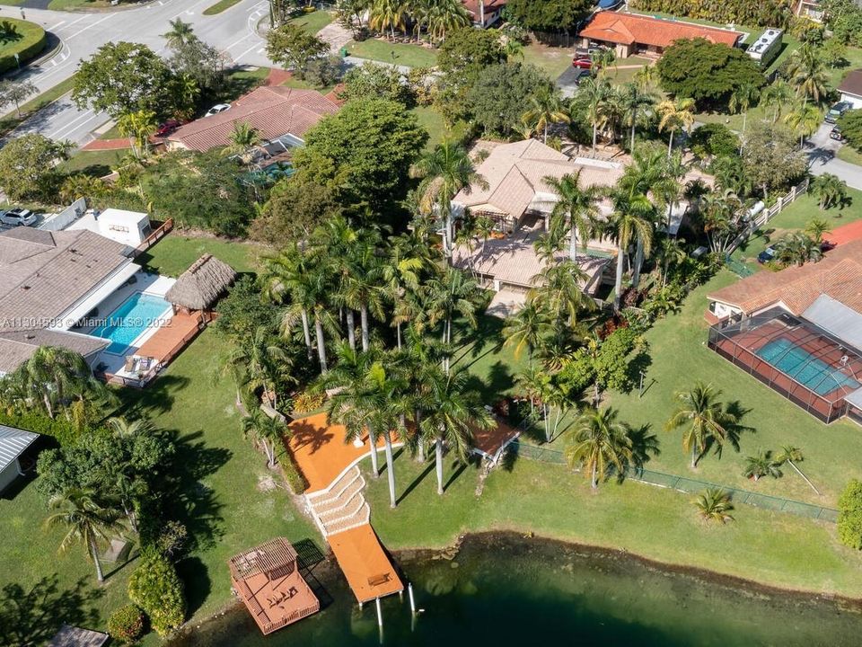 Vendido Recientemente: $1,450,000 (4 camas, 4 baños, 3486 Pies cuadrados)